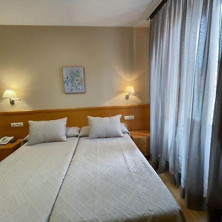 Hotel Castilla Caces Zewnętrze zdjęcie