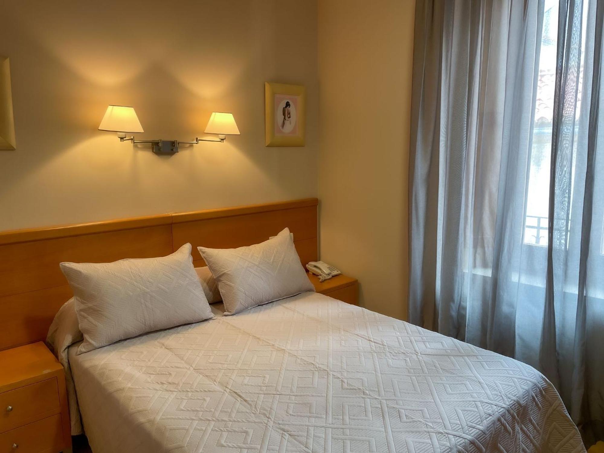 Hotel Castilla Caces Zewnętrze zdjęcie