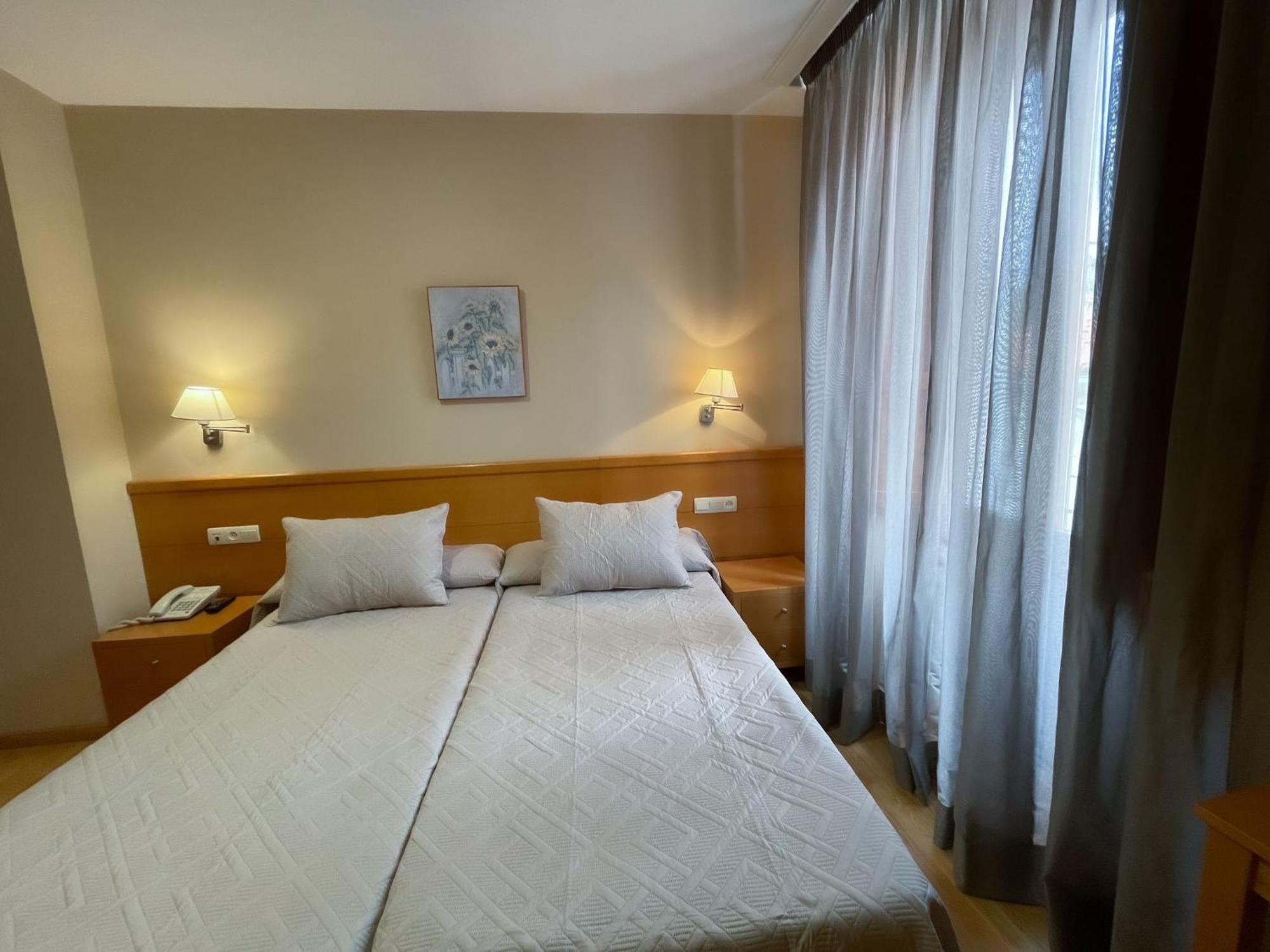 Hotel Castilla Caces Zewnętrze zdjęcie