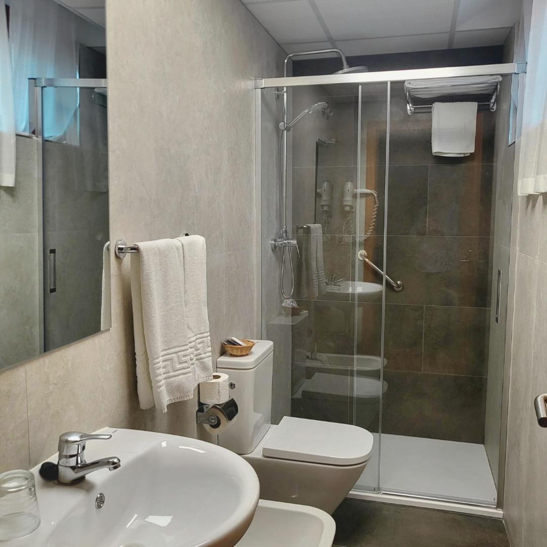 Hotel Castilla Caces Zewnętrze zdjęcie