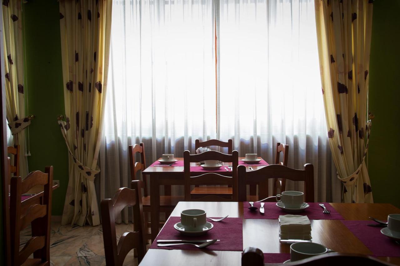 Hotel Castilla Caces Zewnętrze zdjęcie