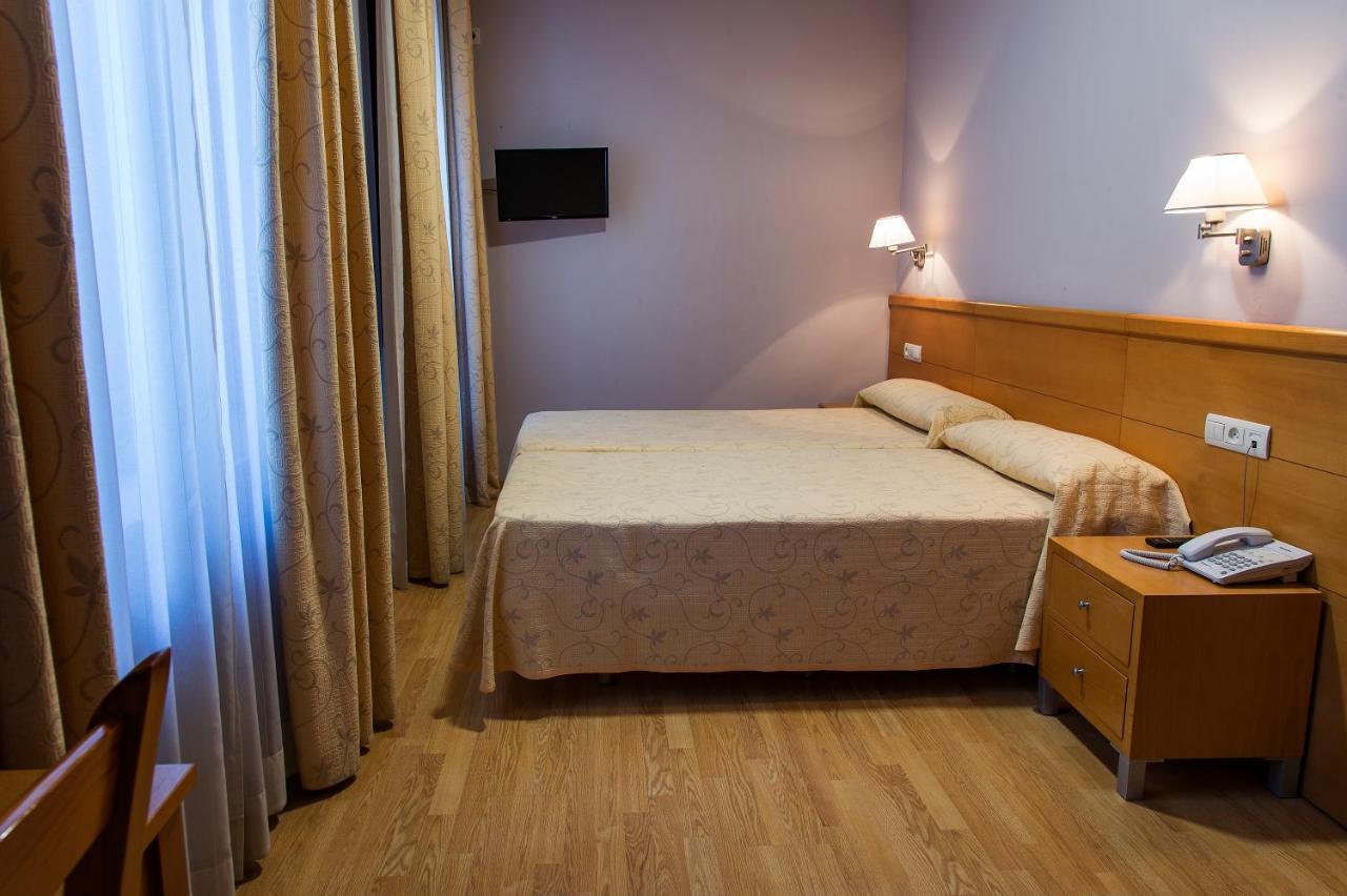 Hotel Castilla Caces Zewnętrze zdjęcie