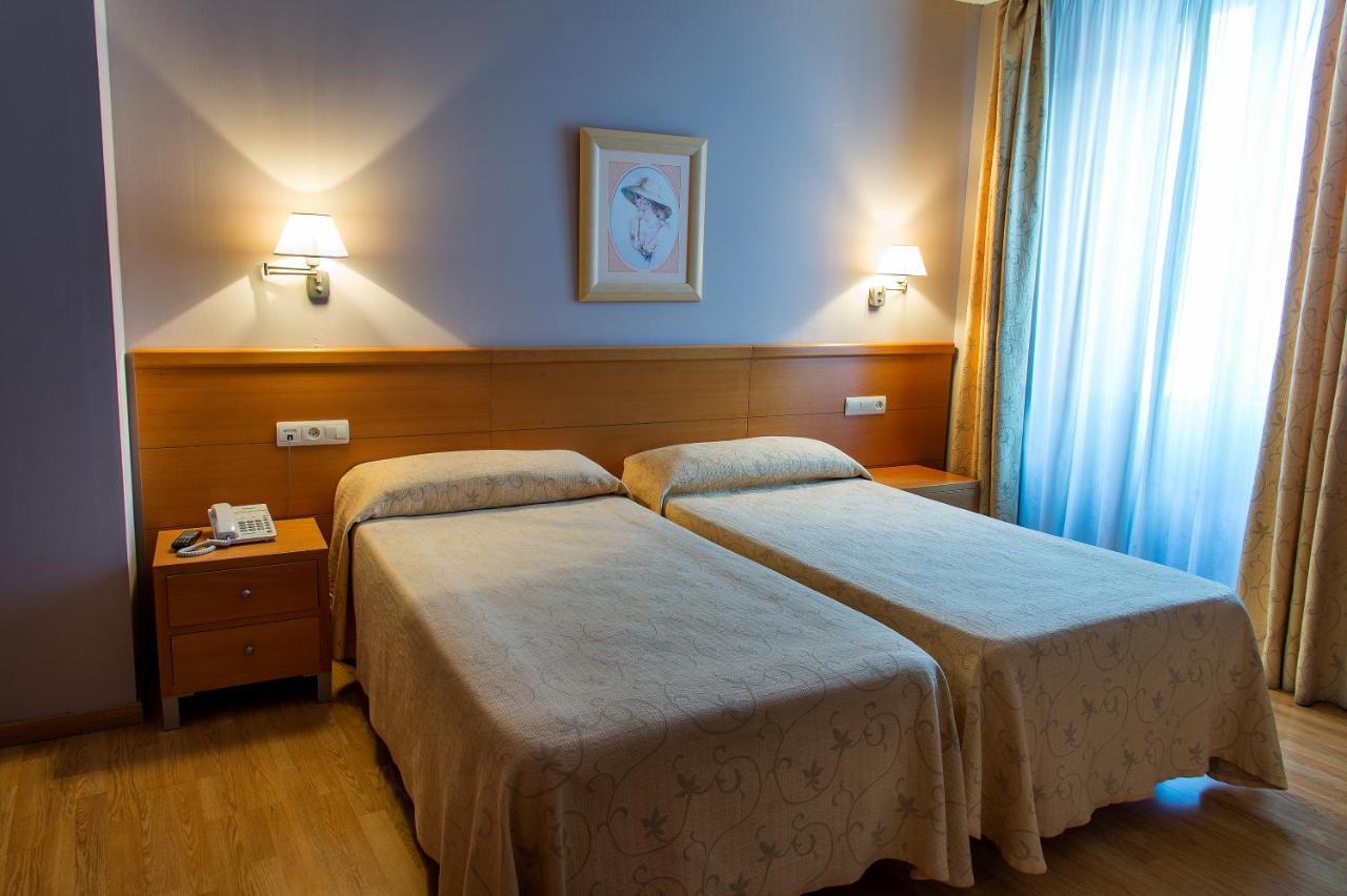 Hotel Castilla Caces Zewnętrze zdjęcie