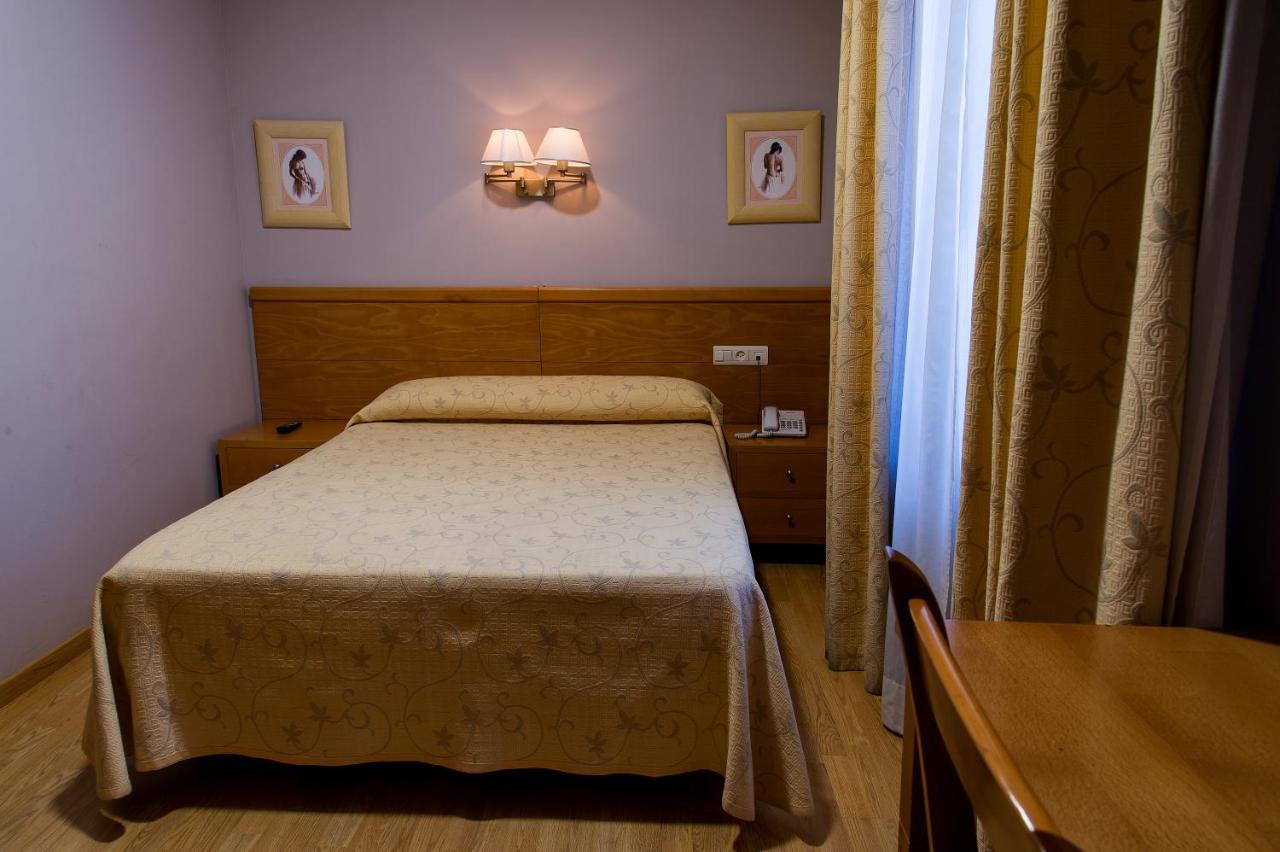 Hotel Castilla Caces Zewnętrze zdjęcie