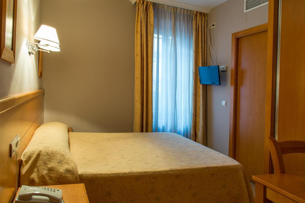 Hotel Castilla Caces Zewnętrze zdjęcie